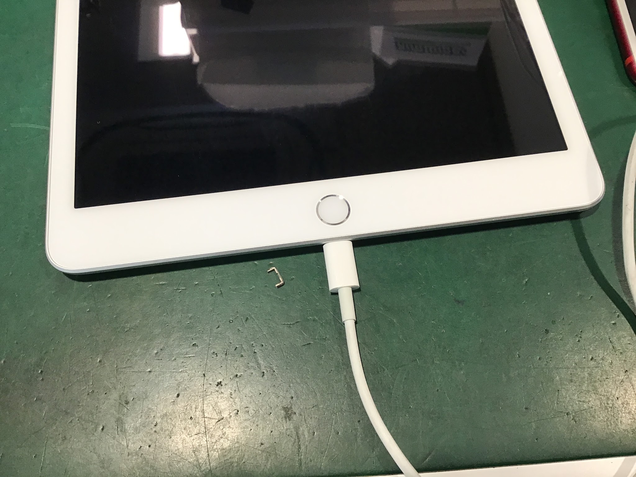 iPadの充電口修理はスマホ修理工房秋津店にお任せください！